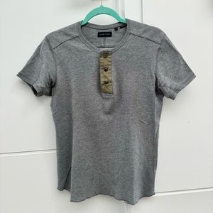 Short sleeve Henley in grey